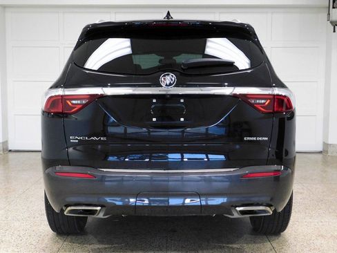 Used 2024 Buick Enclave Essence image 7