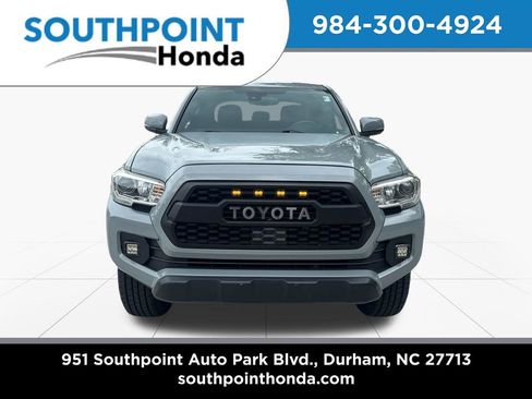Used 2020 Toyota Tacoma TRD Off-Road AWD/4WD image 2