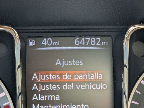 Used 2017 Nissan Titan SV image 31