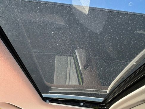 Used 2023 Hyundai Venue SEL image 9