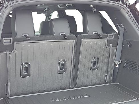 New 2026 Nissan Pathfinder SV image 8