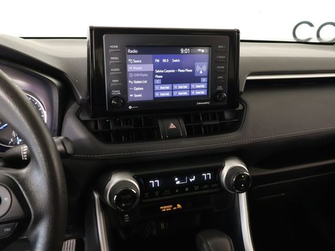 Used 2021 Toyota RAV4 LE AWD/4WD image 5