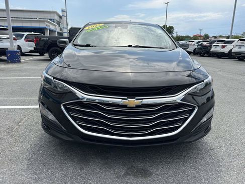 Used 2025 Chevrolet Malibu LT FWD image 2