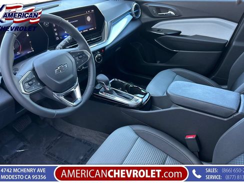 Used 2026 Chevrolet Trax LT w/ Sunroof Package FWD image 10