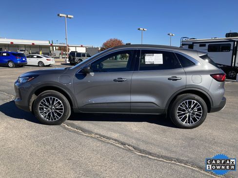 Used 2025 Ford Escape SE image 10