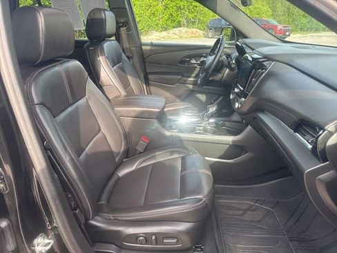 Used 2023 Chevrolet Traverse RS AWD/4WD image 38