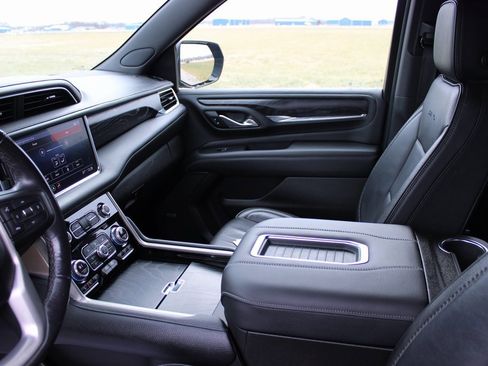 Used 2021 GMC Yukon Denali image 12