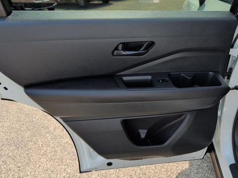 Used 2025 Nissan Pathfinder SV AWD/4WD image 30