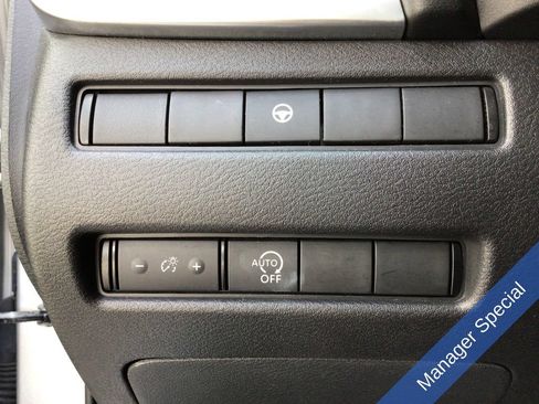 Used 2023 Nissan Rogue SV FWD image 25