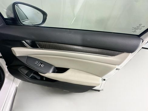 Used 2019 Honda Accord Touring image 32