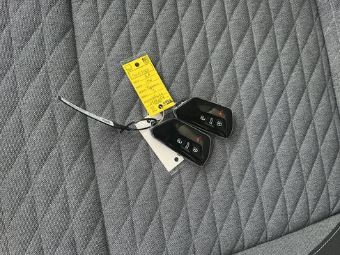 Certified 2025 Volkswagen Tiguan S image 38