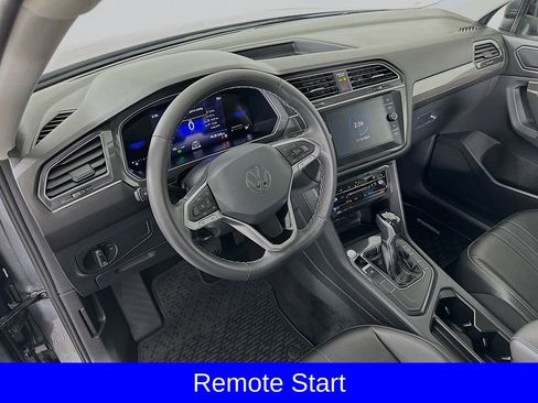 Used 2024 Volkswagen Tiguan SE w/ Panoramic Sunroof Package image 6
