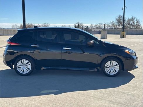 Used 2025 Nissan Leaf S image 9