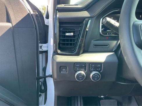 Used 2025 GMC Sierra 1500 AT4 w/ AT4 Premium Package AWD/4WD image 14