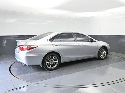 Used 2017 Toyota Camry SE image 15