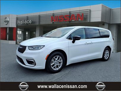 Used 2024 Chrysler Pacifica Touring-L