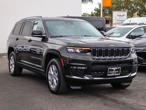 Used 2022 Jeep Grand Cherokee L Limited AWD/4WD image 3