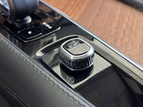 Certified 2024 Volvo XC90 T8 Plus AWD/4WD image 23