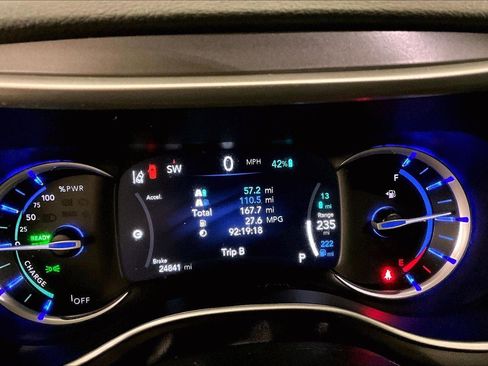 Used 2023 Chrysler Pacifica Touring-L image 19