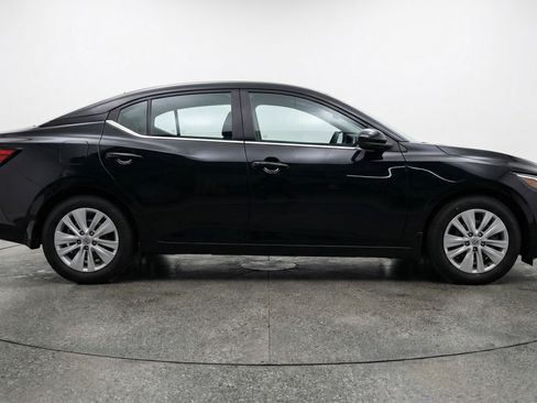 Used 2025 Nissan Sentra S image 11