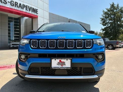 Used 2025 Jeep Compass Limited AWD/4WD image 3