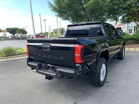 Certified 2024 Toyota Tacoma SR5 AWD/4WD image 8