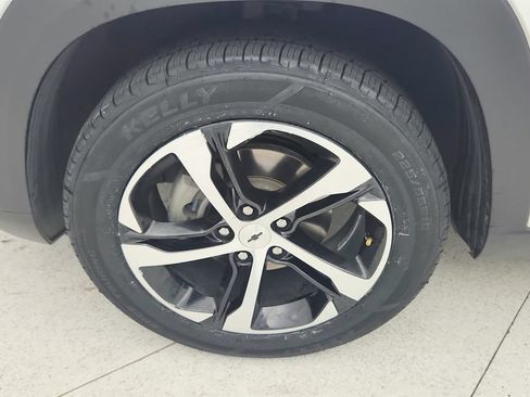 Certified 2024 Chevrolet Trax RS FWD image 25