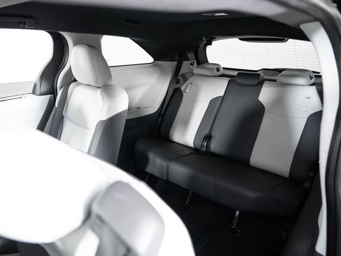 Used 2022 Toyota Sienna XSE w/ XSE Plus Package image 20