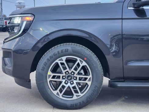 New 2026 Ford Expedition Active image 7