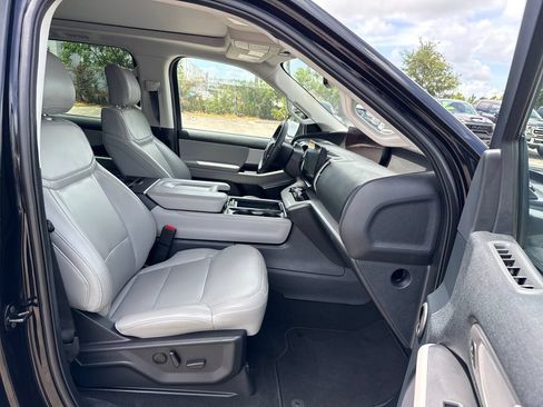 Used 2025 Ford Expedition Active RWD image 30