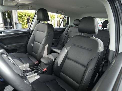 Used 2019 Volkswagen e-Golf SEL Premium image 21