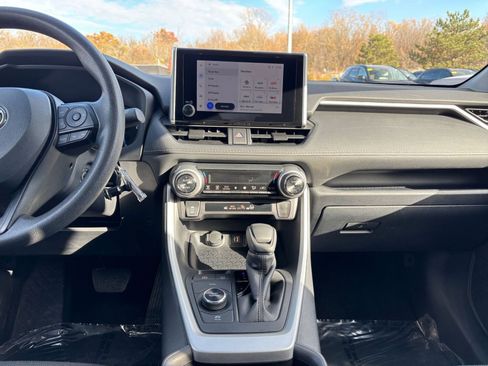 Used 2025 Toyota RAV4 LE image 18