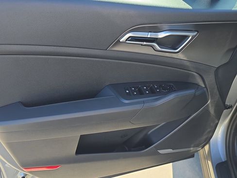 New 2026 Kia Sportage LX FWD image 17