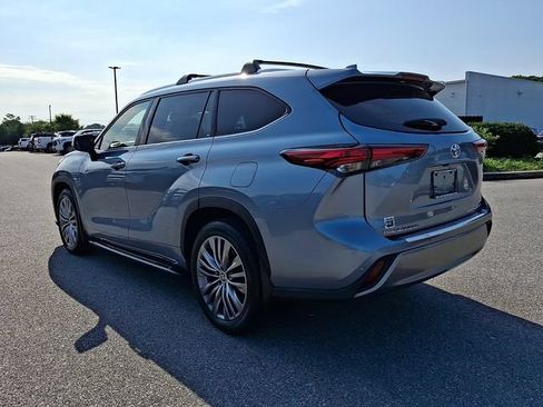 Used 2022 Toyota Highlander Platinum AWD/4WD image 4