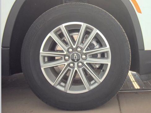 Used 2022 Chevrolet Traverse LT image 11