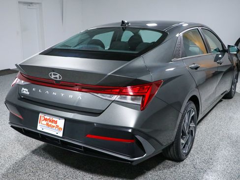 Used 2024 Hyundai Elantra SEL w/ Convenience Package FWD image 7