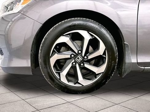 Used 2017 Honda Accord EX image 9