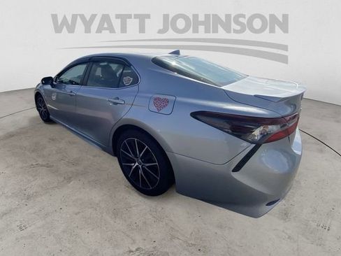 Used 2021 Toyota Camry SE FWD image 6