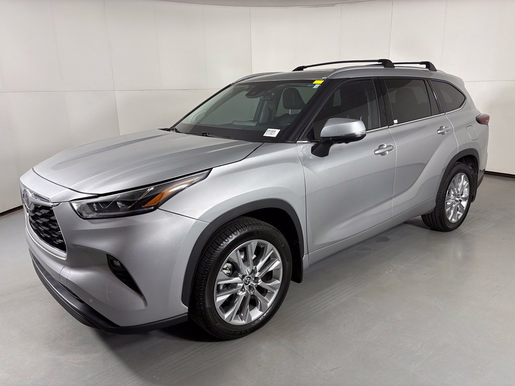Used 2024 Toyota Highlander Limited AWD/4WD image 4
