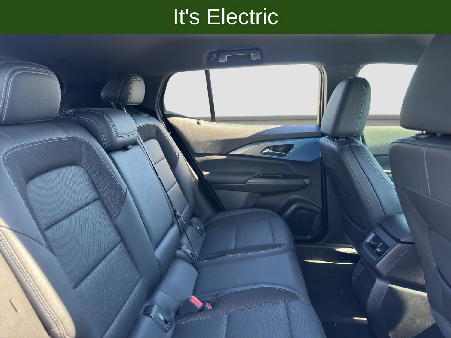 Certified 2024 Chevrolet Equinox EV LT FWD image 18