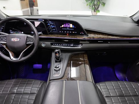 Used 2022 Cadillac Escalade Sport Platinum w/ LPO, ONYX Package image 5