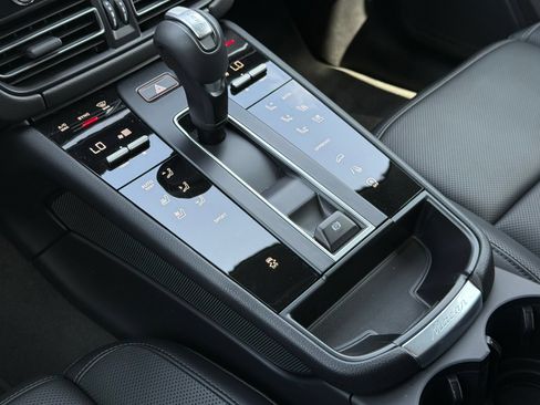 Used 2026 Porsche Macan AWD/4WD image 22