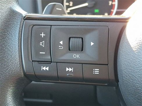 Used 2023 Nissan Rogue SV image 17