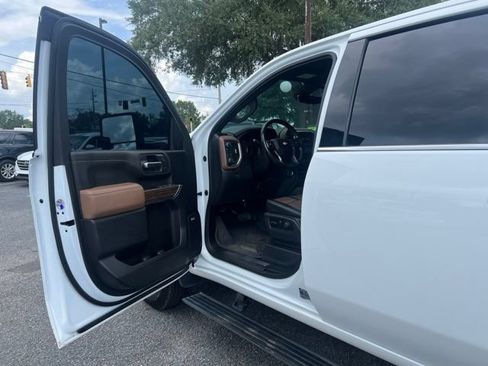 Used 2022 Chevrolet Silverado 3500 High Country w/ LPO, Hitch Package AWD/4WD image 7