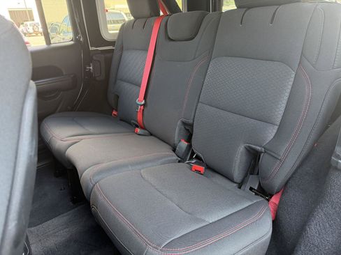 Used 2020 Jeep Wrangler Unlimited Rubicon w/ Quick Order Package 28Y Recon AWD/4WD image 18