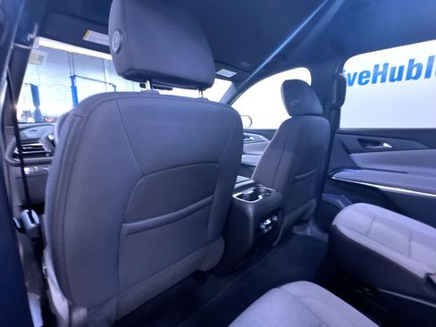 Used 2025 Chevrolet Traverse LT image 38