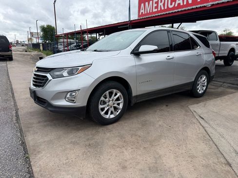 Used 2018 Chevrolet Equinox LT FWD image 2