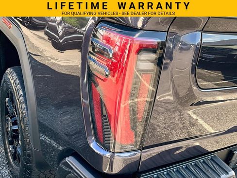 Used 2024 GMC Sierra 2500 AT4 w/ AT4 Premium Plus Package AWD/4WD image 34