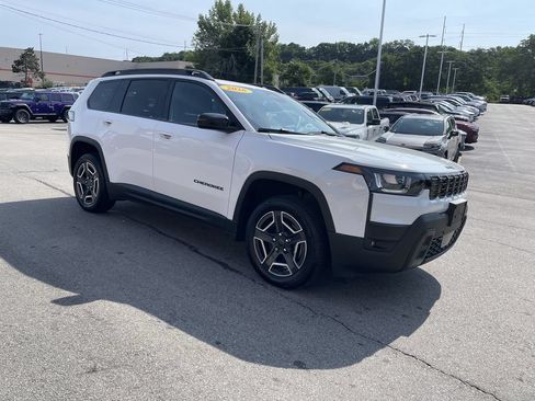 Used 2026 Jeep Cherokee Laredo AWD/4WD image 6