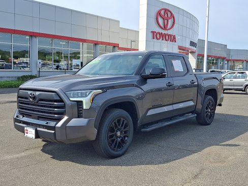Used 2025 Toyota Tundra Limited AWD/4WD image 3